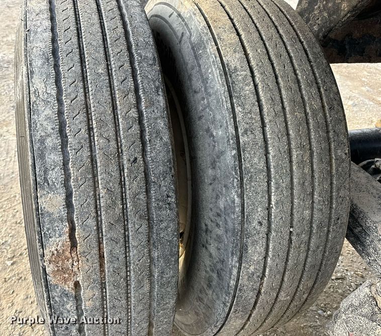 image for item EN5082 2005 Clement RKHSB432 end dump trailer