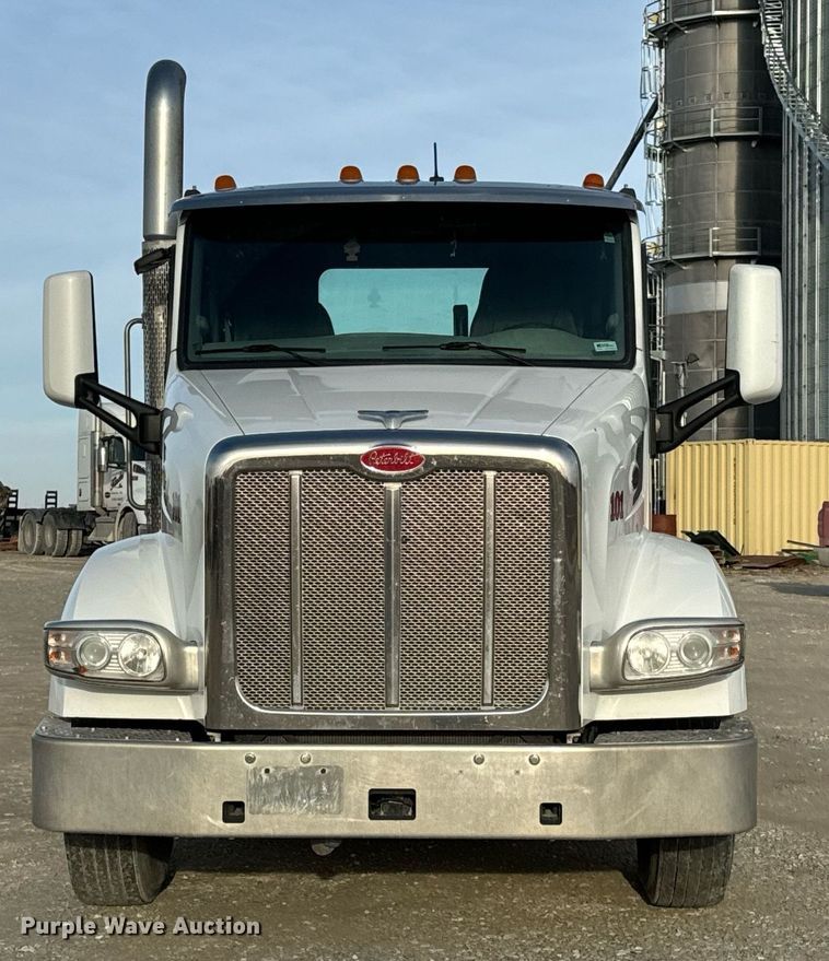 image for item EN5083 2019 Peterbilt 567 semi truck