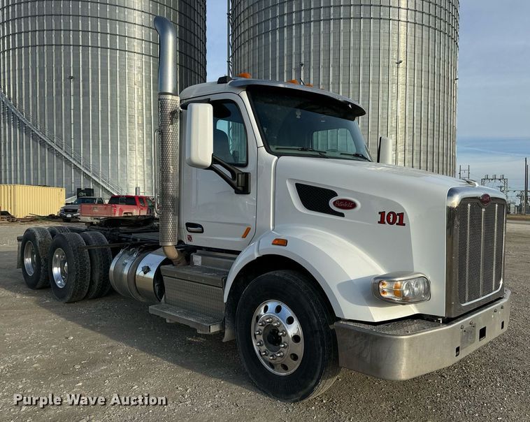 image for item EN5083 2019 Peterbilt 567 semi truck