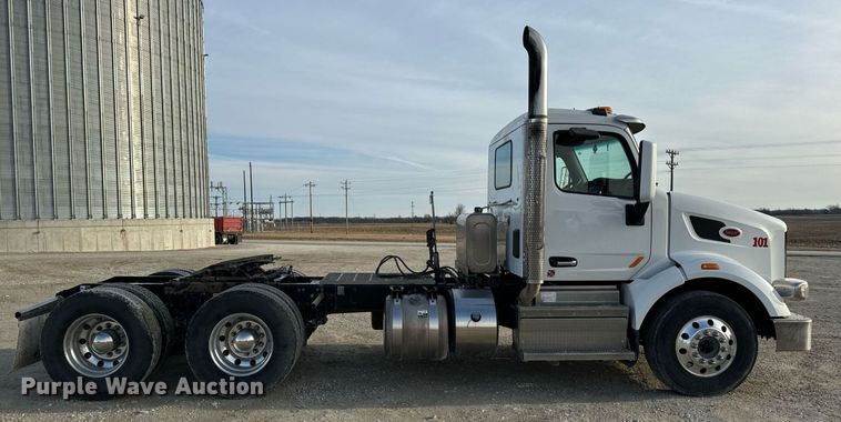 image for item EN5083 2019 Peterbilt 567 semi truck