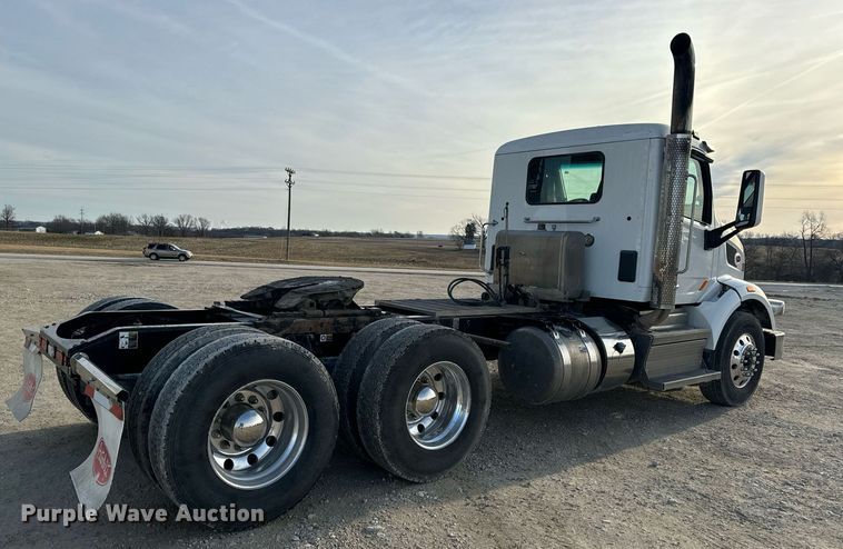 image for item EN5083 2019 Peterbilt 567 semi truck