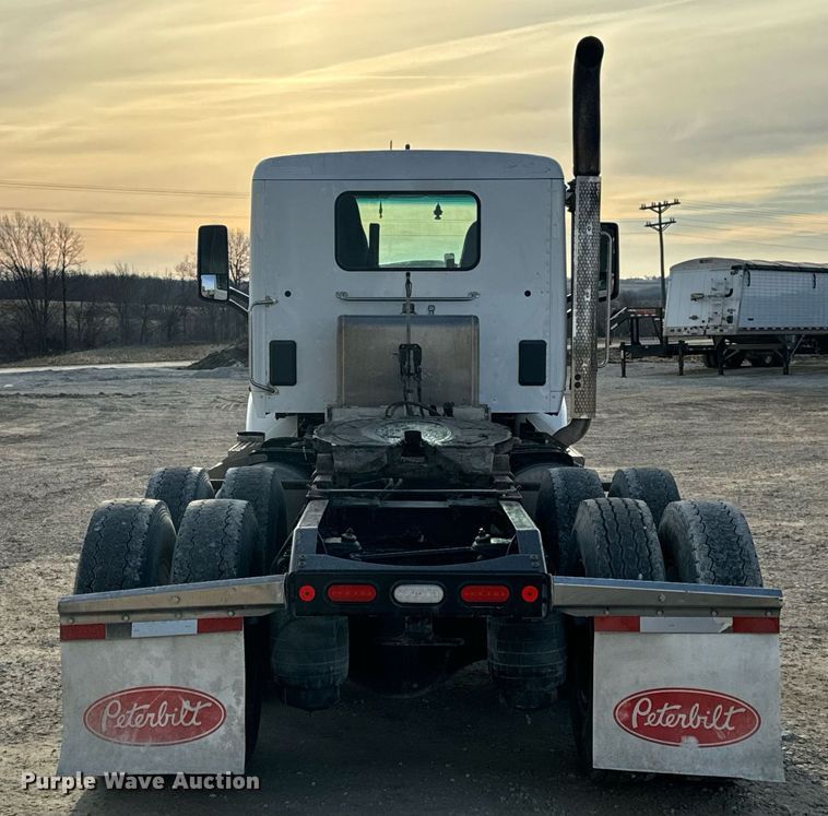 image for item EN5083 2019 Peterbilt 567 semi truck