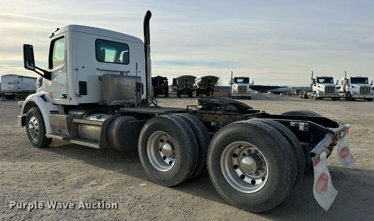image for item EN5083 2019 Peterbilt 567 semi truck