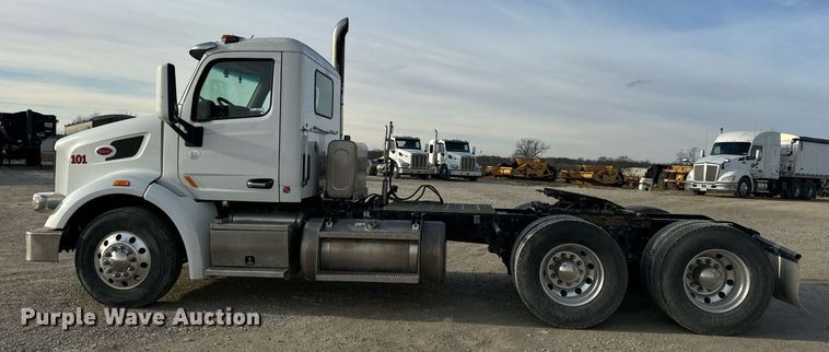 image for item EN5083 2019 Peterbilt 567 semi truck