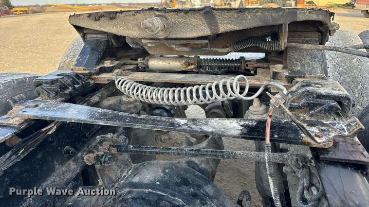 image for item EN5083 2019 Peterbilt 567 semi truck