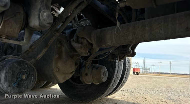 image for item EN5083 2019 Peterbilt 567 semi truck