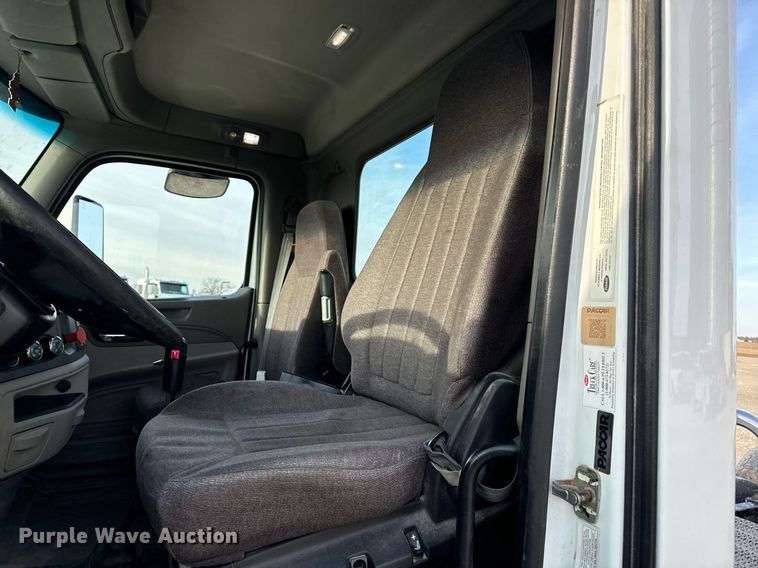 image for item EN5083 2019 Peterbilt 567 semi truck