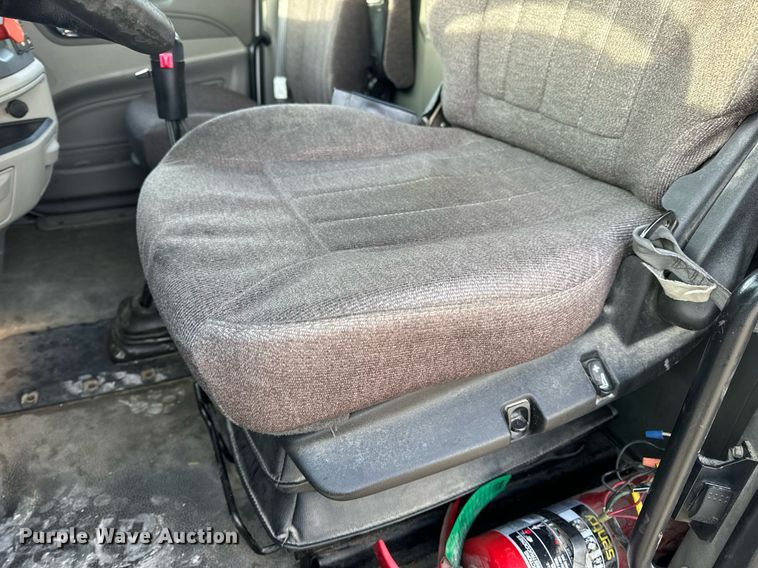 image for item EN5083 2019 Peterbilt 567 semi truck