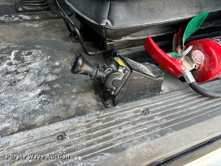 image for item EN5083 2019 Peterbilt 567 semi truck