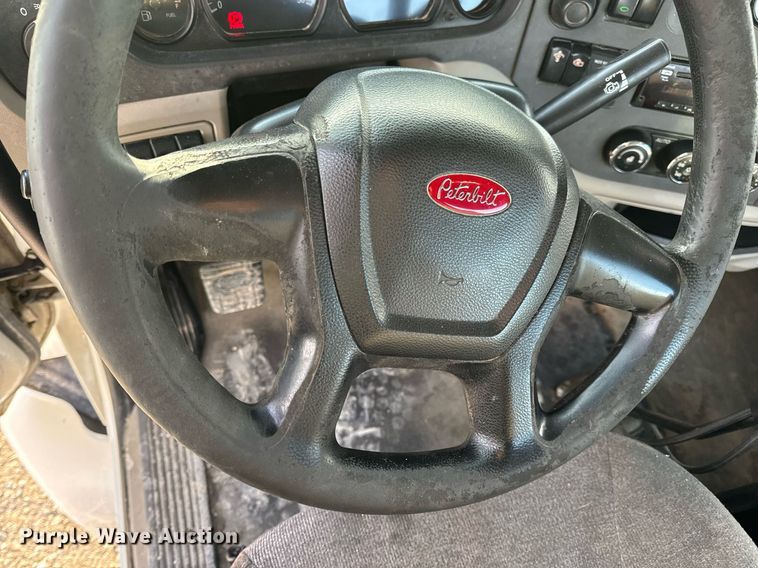 image for item EN5083 2019 Peterbilt 567 semi truck