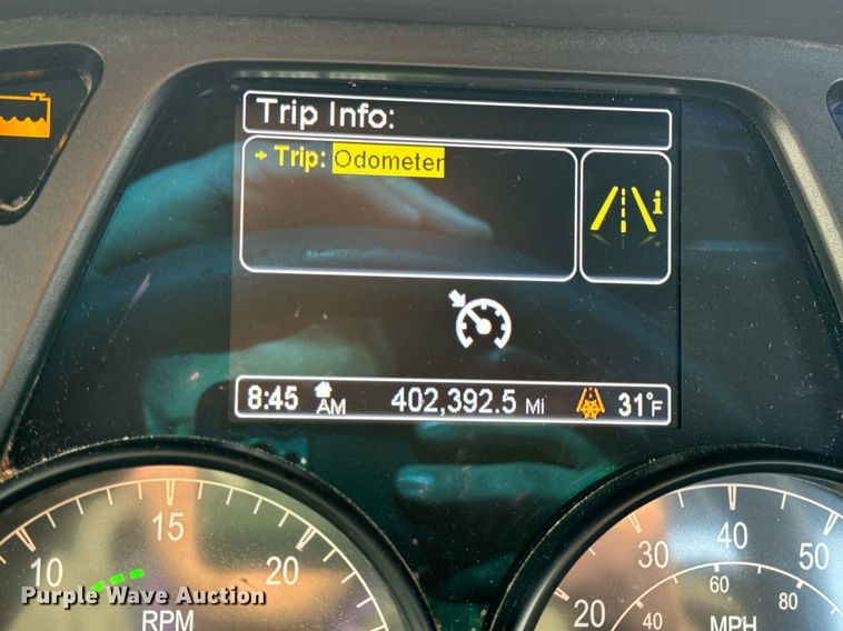 image for item EN5083 2019 Peterbilt 567 semi truck