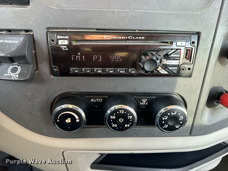 image for item EN5083 2019 Peterbilt 567 semi truck