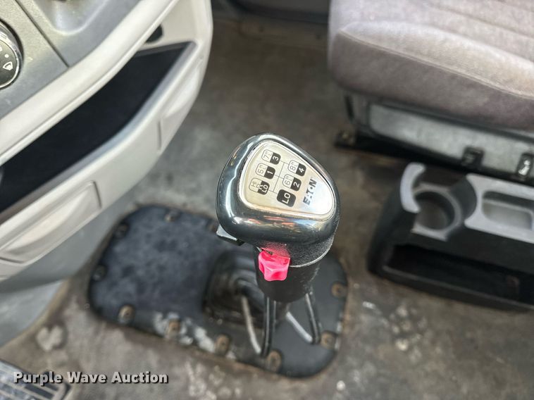 image for item EN5083 2019 Peterbilt 567 semi truck