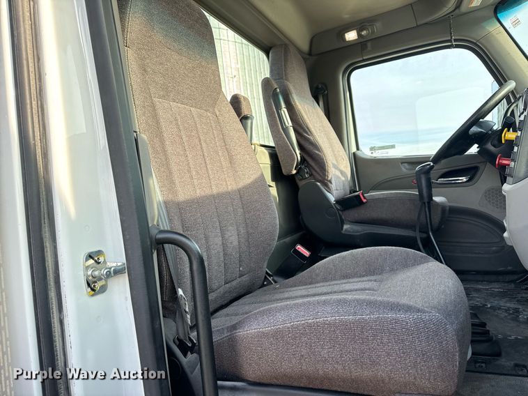 image for item EN5083 2019 Peterbilt 567 semi truck