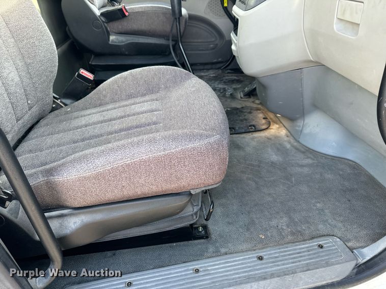 image for item EN5083 2019 Peterbilt 567 semi truck