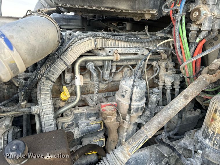 image for item EN5083 2019 Peterbilt 567 semi truck