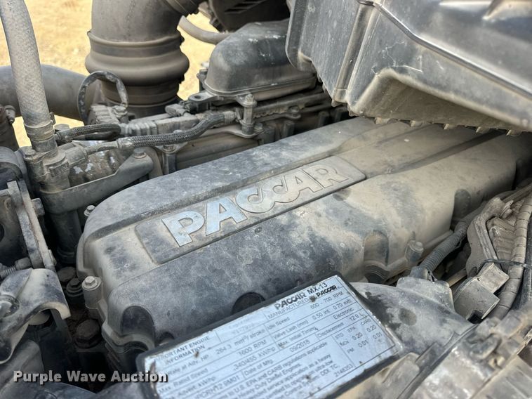 image for item EN5083 2019 Peterbilt 567 semi truck