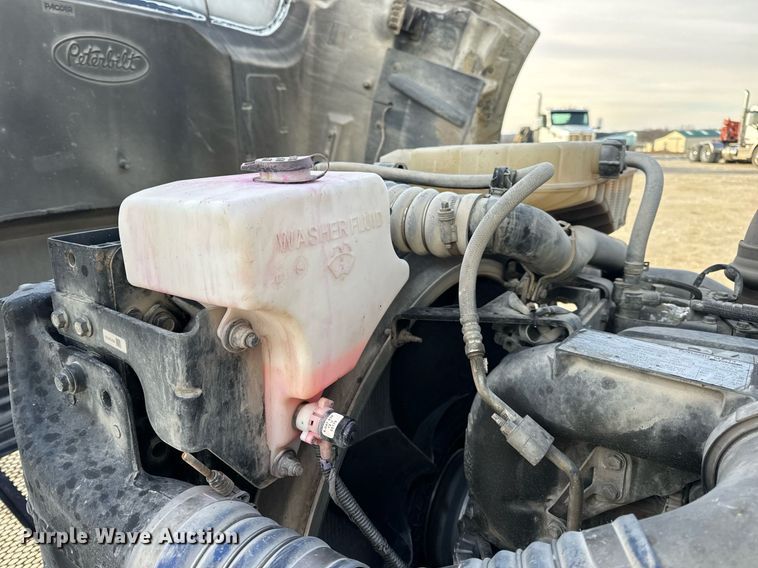 image for item EN5083 2019 Peterbilt 567 semi truck