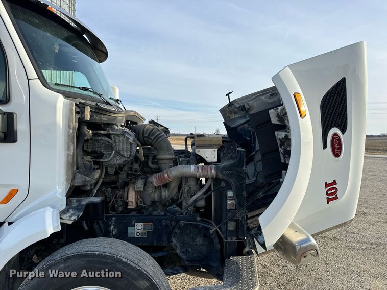 image for item EN5083 2019 Peterbilt 567 semi truck