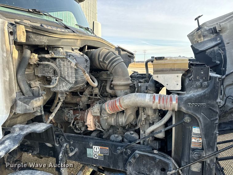 image for item EN5083 2019 Peterbilt 567 semi truck