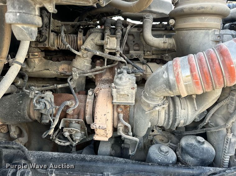 image for item EN5083 2019 Peterbilt 567 semi truck