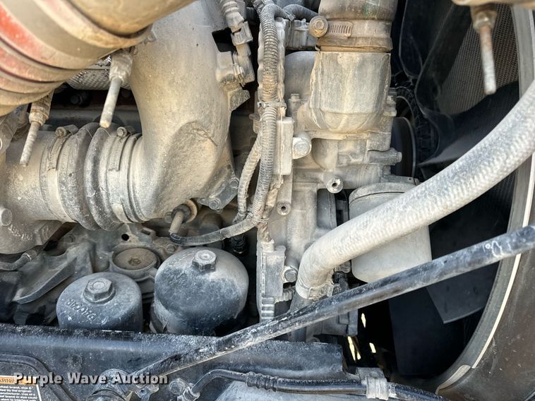 image for item EN5083 2019 Peterbilt 567 semi truck