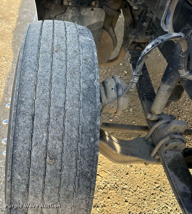 image for item EN5083 2019 Peterbilt 567 semi truck