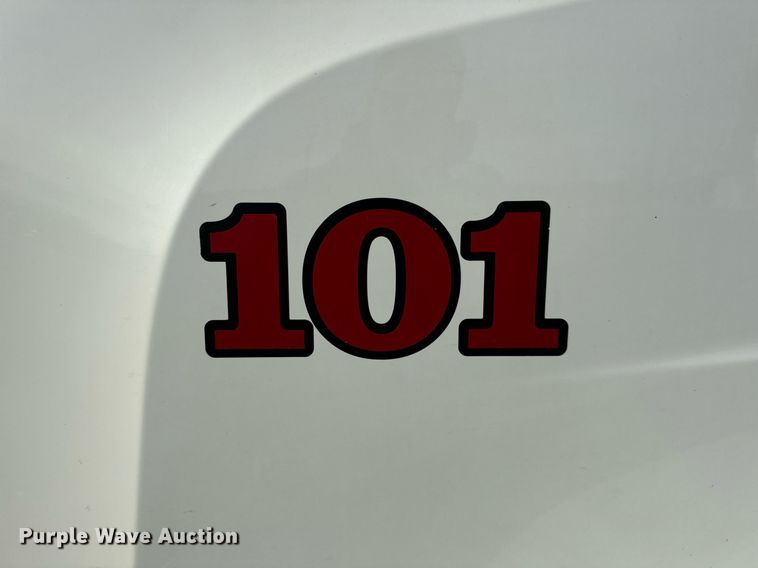 image for item EN5083 2019 Peterbilt 567 semi truck