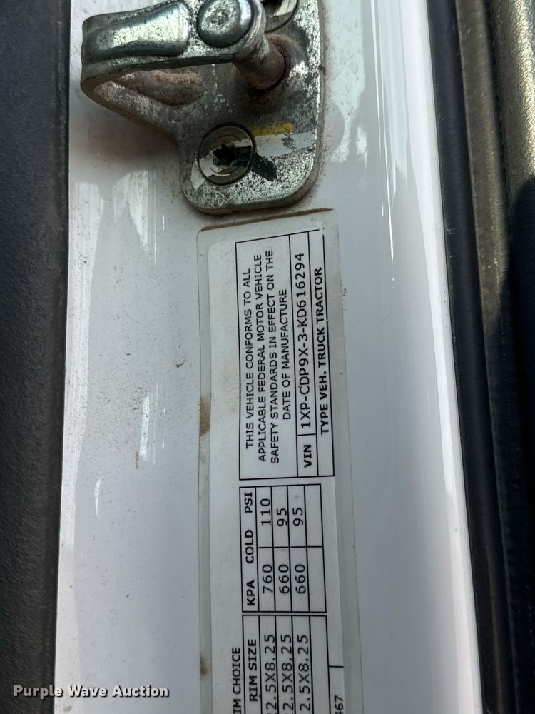 image for item EN5083 2019 Peterbilt 567 semi truck