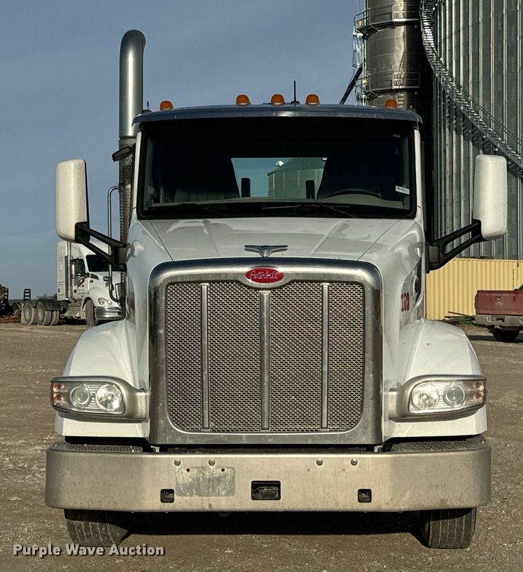 image for item EN5084 2019 Peterbilt 567 semi truck
