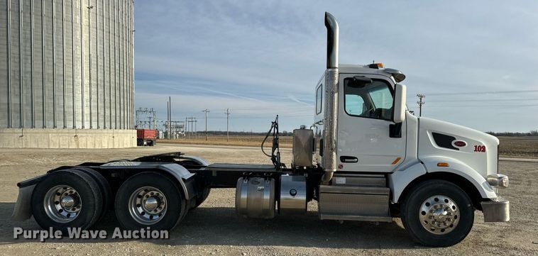 image for item EN5084 2019 Peterbilt 567 semi truck