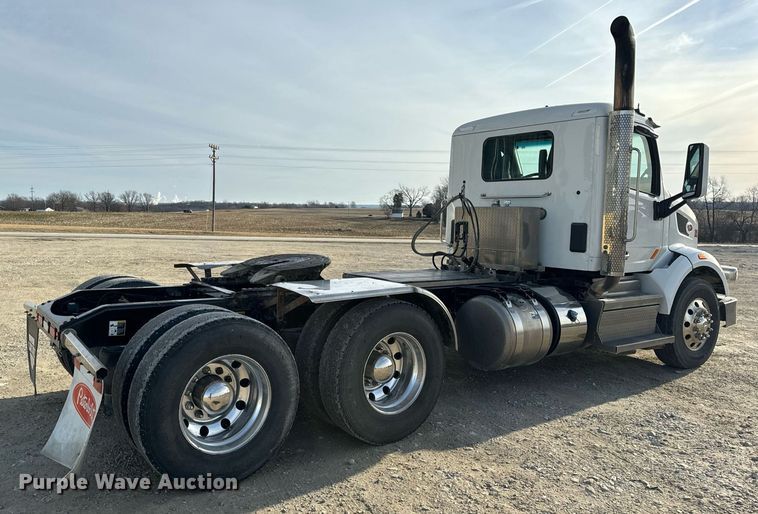 image for item EN5084 2019 Peterbilt 567 semi truck
