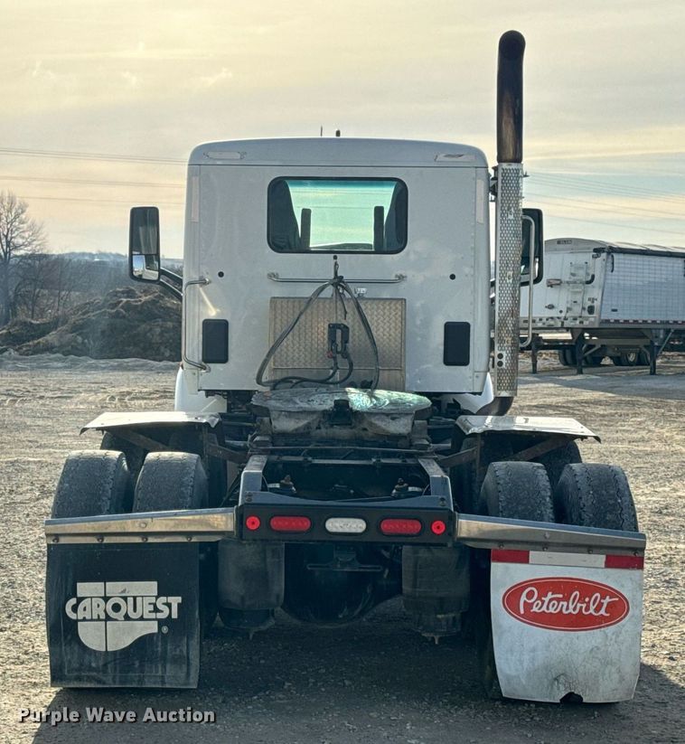 image for item EN5084 2019 Peterbilt 567 semi truck