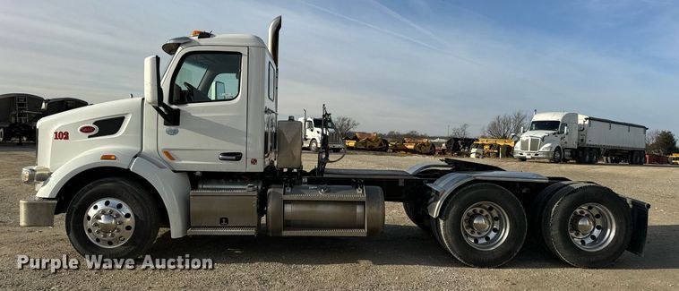 image for item EN5084 2019 Peterbilt 567 semi truck