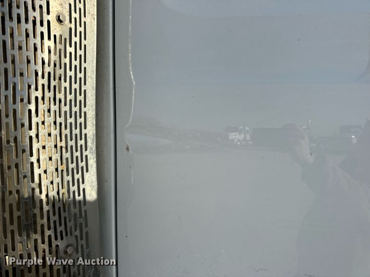 image for item EN5084 2019 Peterbilt 567 semi truck