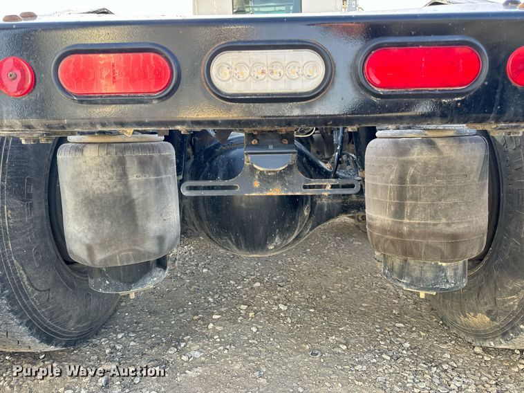 image for item EN5084 2019 Peterbilt 567 semi truck