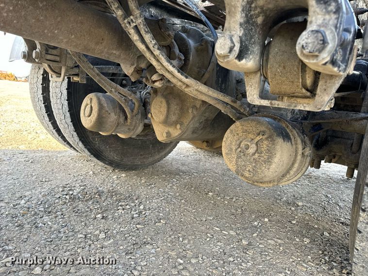 image for item EN5084 2019 Peterbilt 567 semi truck