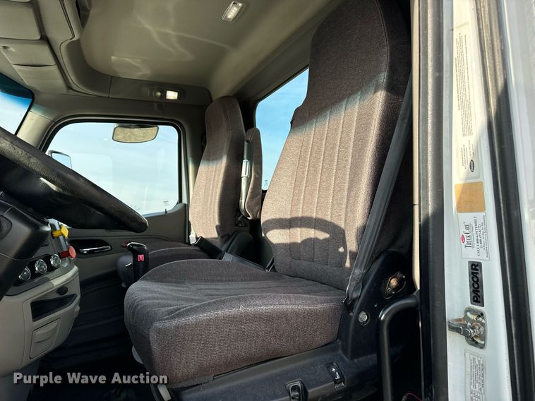 image for item EN5084 2019 Peterbilt 567 semi truck