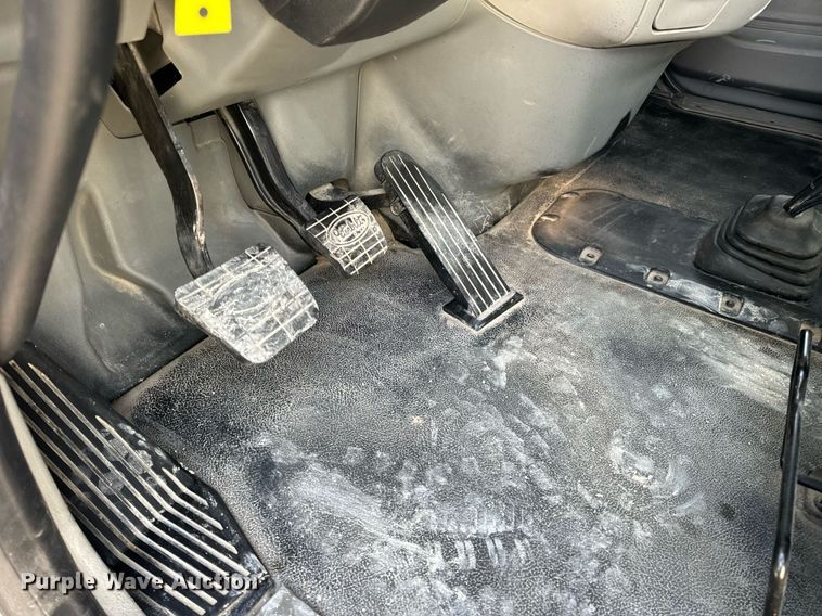 image for item EN5084 2019 Peterbilt 567 semi truck