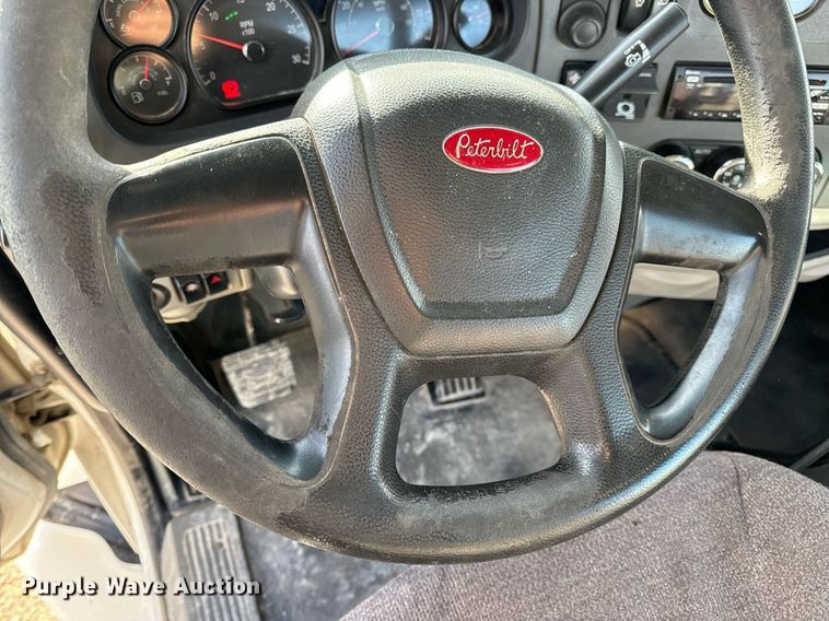 image for item EN5084 2019 Peterbilt 567 semi truck