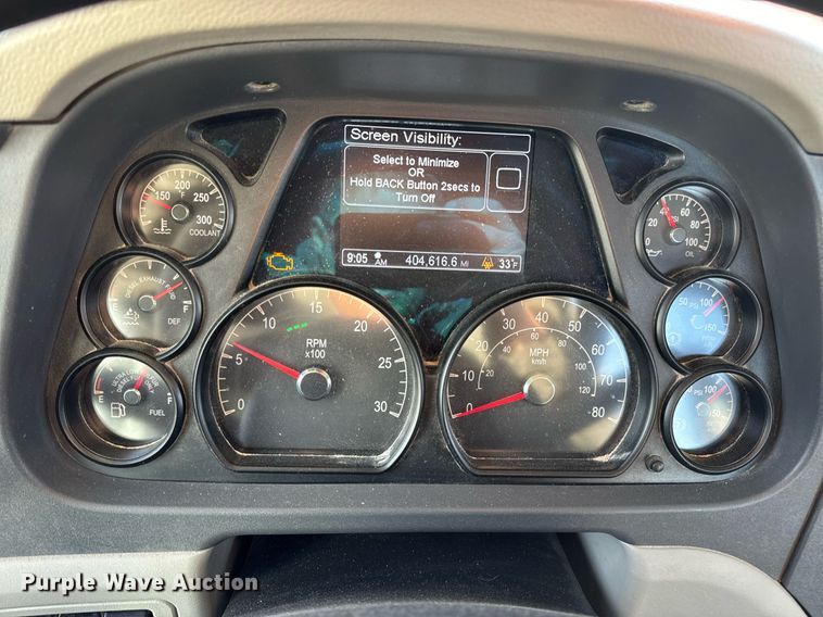 image for item EN5084 2019 Peterbilt 567 semi truck