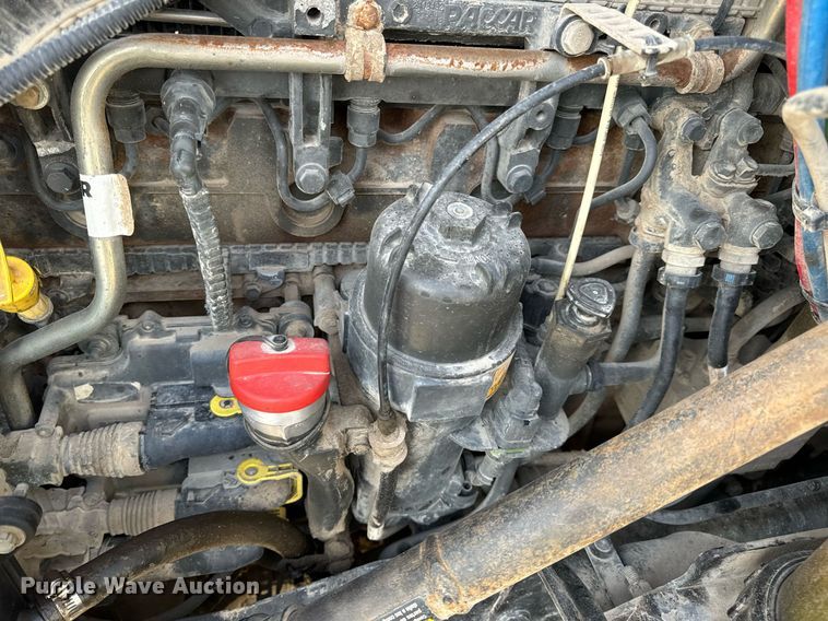 image for item EN5084 2019 Peterbilt 567 semi truck