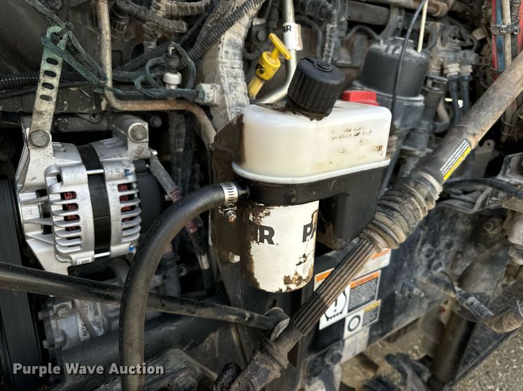 image for item EN5084 2019 Peterbilt 567 semi truck