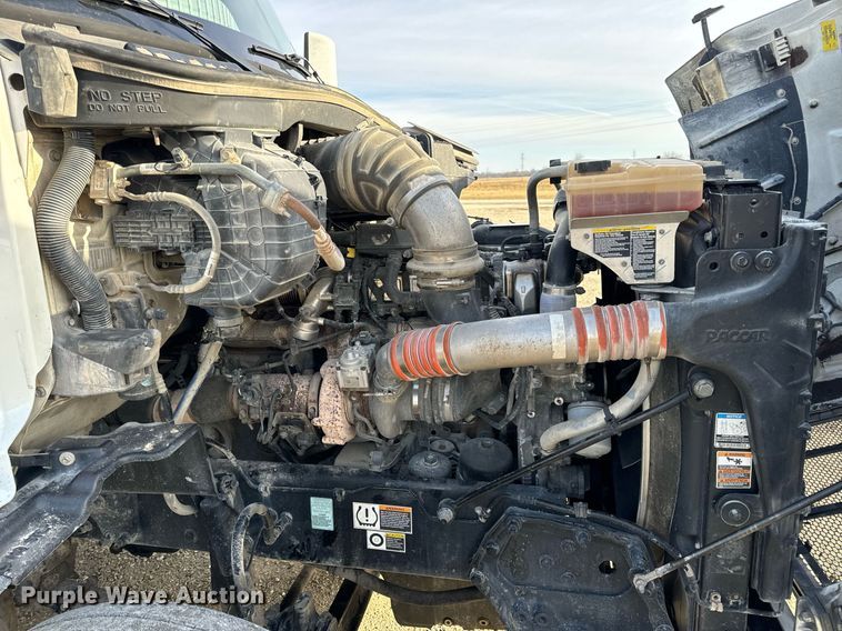 image for item EN5084 2019 Peterbilt 567 semi truck