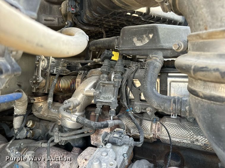 image for item EN5084 2019 Peterbilt 567 semi truck