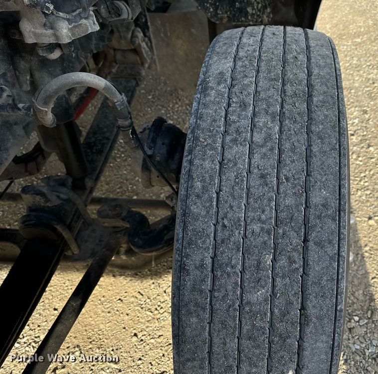 image for item EN5084 2019 Peterbilt 567 semi truck