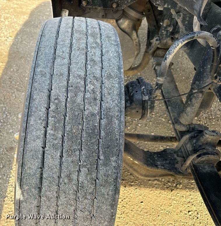 image for item EN5084 2019 Peterbilt 567 semi truck