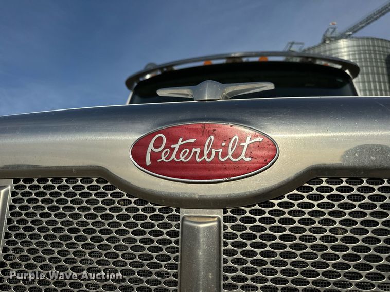 image for item EN5084 2019 Peterbilt 567 semi truck