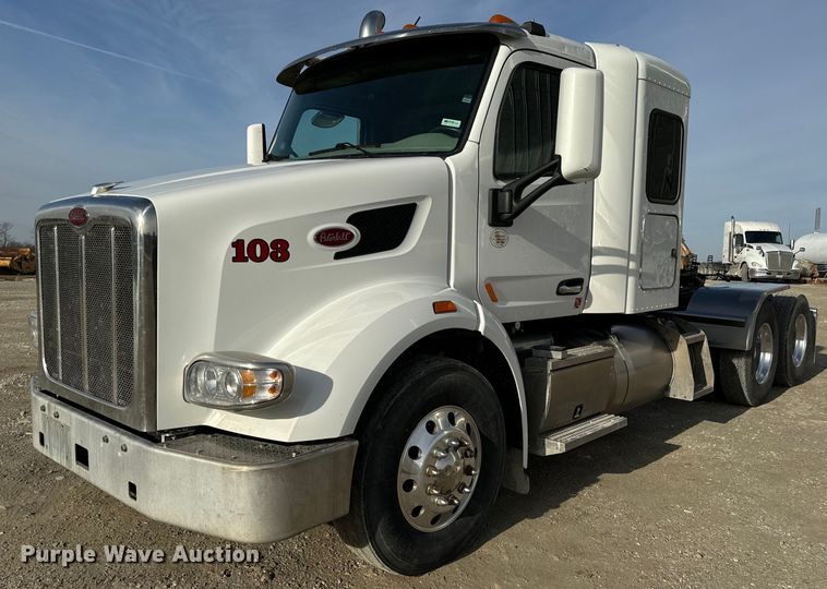 image for item EN5085 2021 Peterbilt semi truck