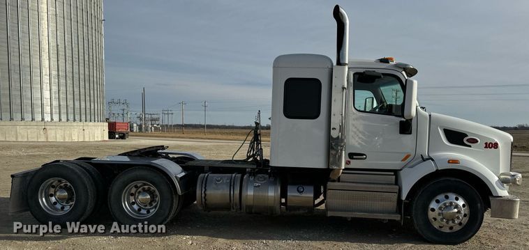 image for item EN5085 2021 Peterbilt semi truck